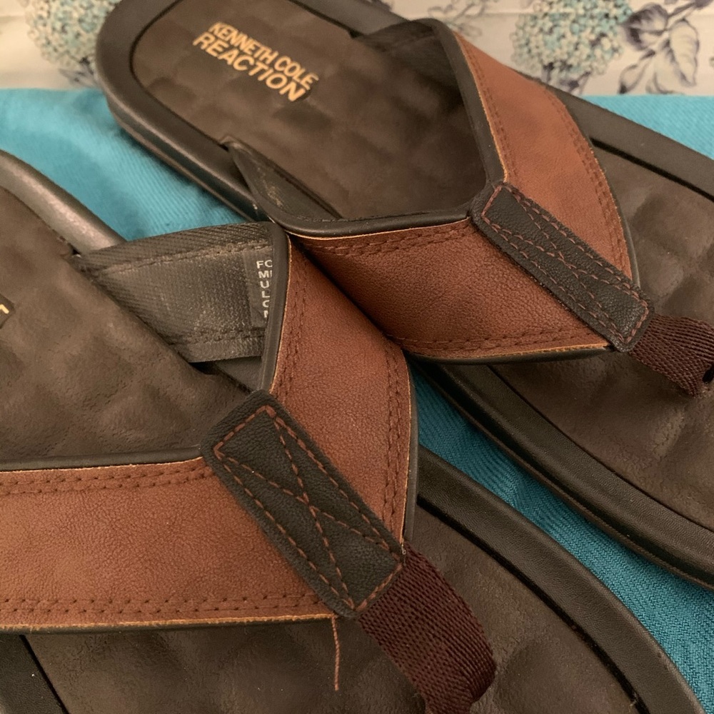 Kenneth Cole toe thong slide sandals